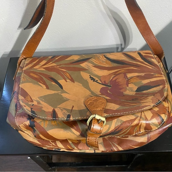 Patricia Nash ROSOLINI Leather Saddle Bag Tropical Palm Print - Picture 1 of 14